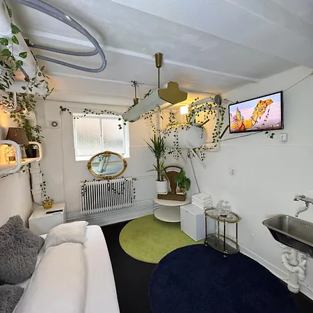 Exotic Basement In The Center Of * Herning